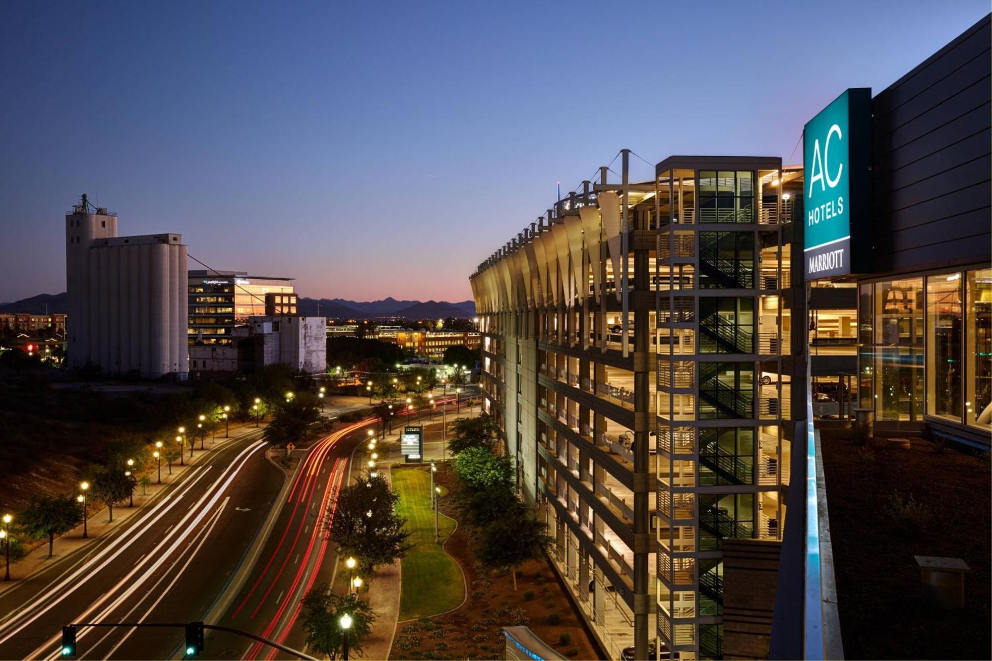 Ac Hotel By Marriott Phoenix Tempe/Downtown Exterior photo